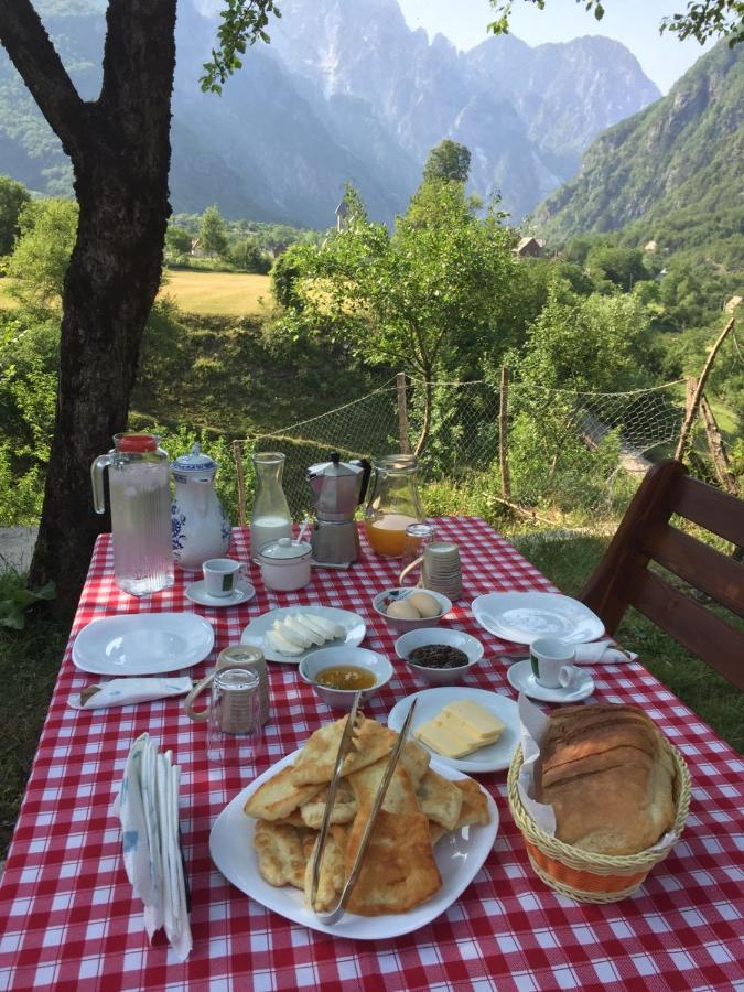Bujtina Pllumi Theth Bed & Breakfast ภายนอก รูปภาพ