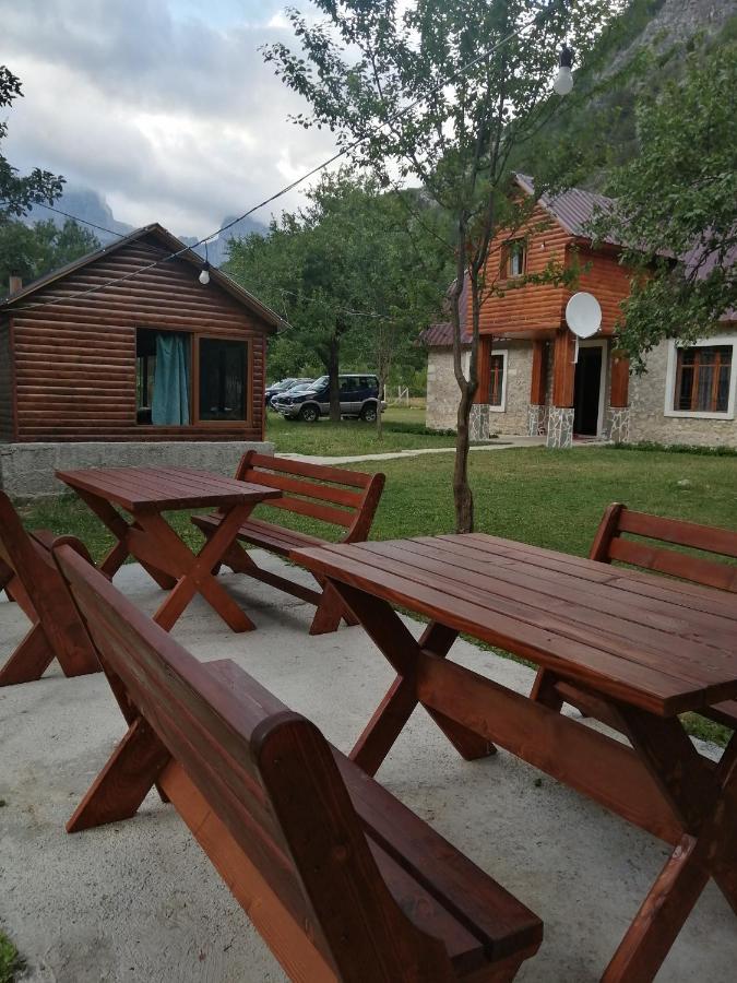 Bujtina Pllumi Theth Bed & Breakfast ภายนอก รูปภาพ