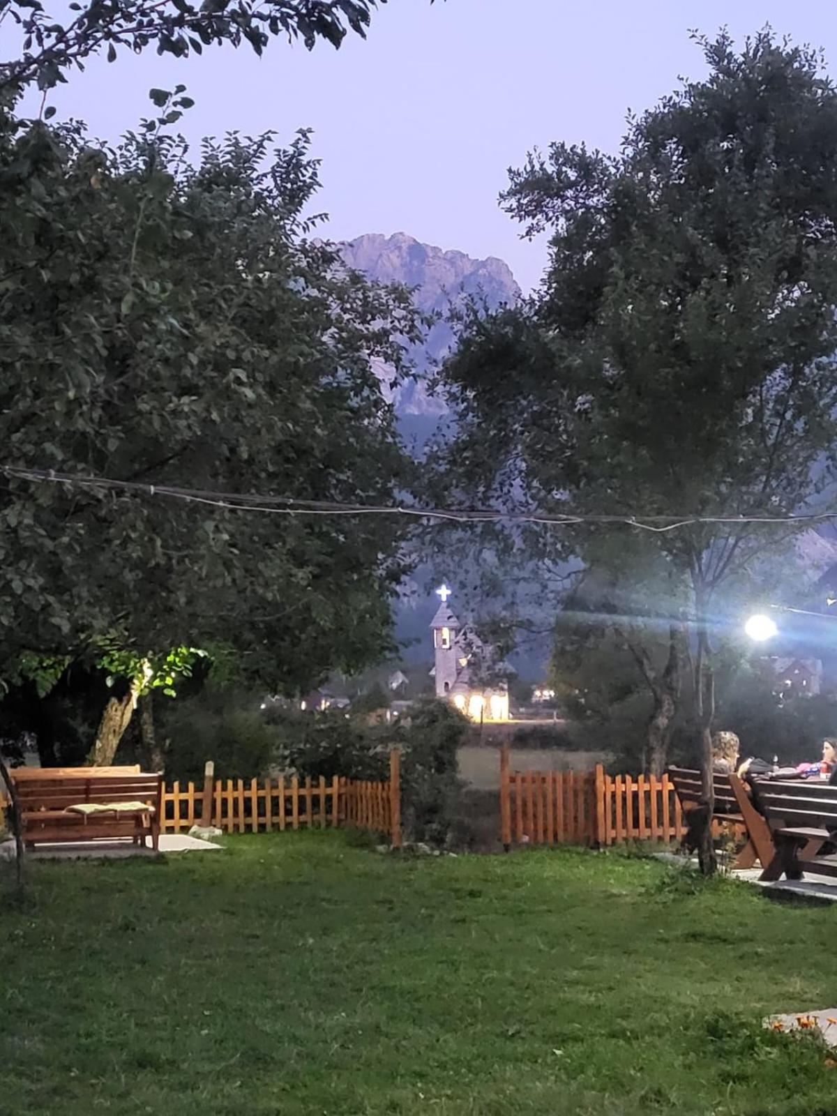 Bujtina Pllumi Theth Bed & Breakfast ภายนอก รูปภาพ