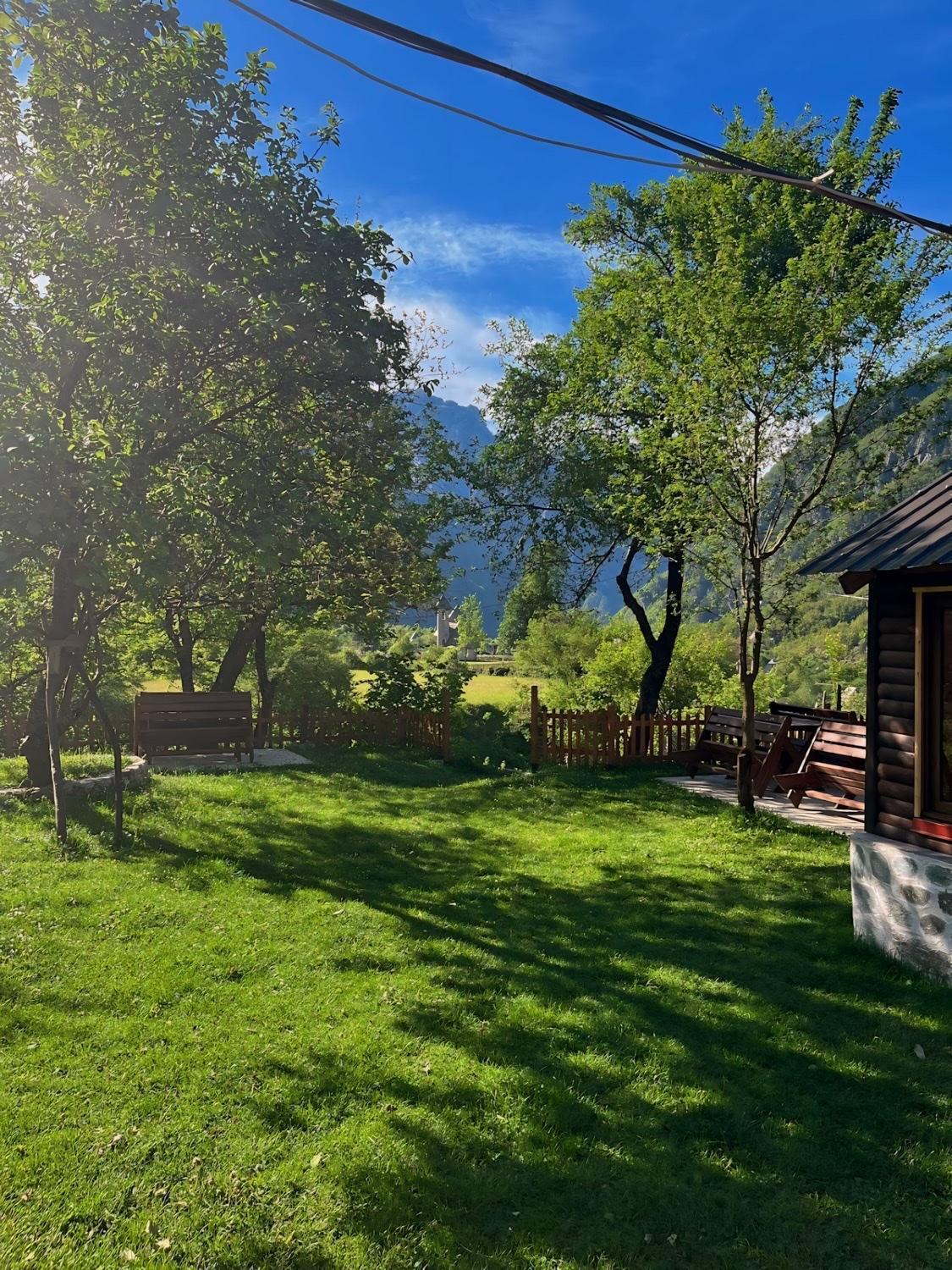 Bujtina Pllumi Theth Bed & Breakfast ภายนอก รูปภาพ