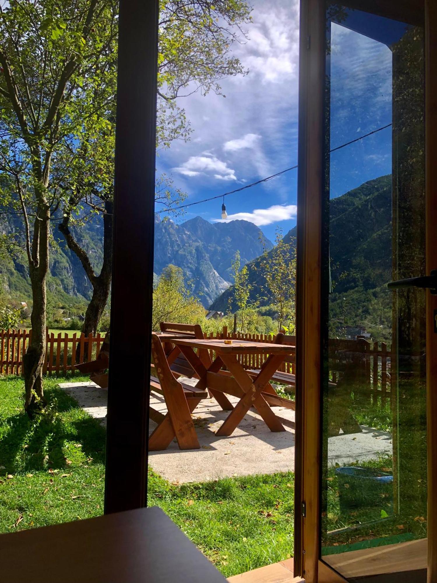 Bujtina Pllumi Theth Bed & Breakfast ภายนอก รูปภาพ