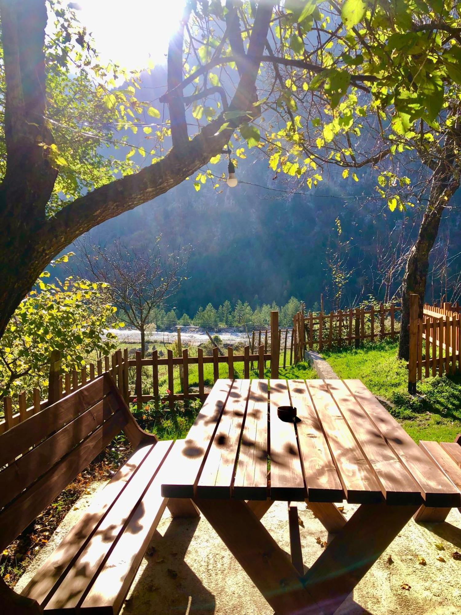 Bujtina Pllumi Theth Bed & Breakfast ภายนอก รูปภาพ
