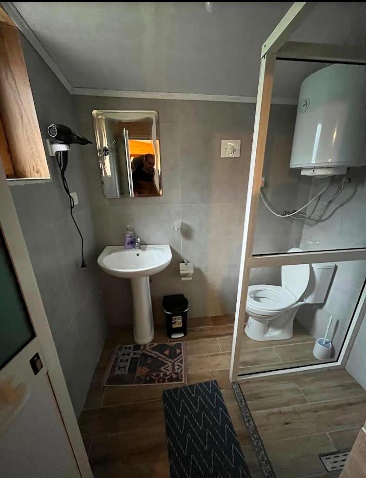 Bujtina Pllumi Theth Bed & Breakfast ภายนอก รูปภาพ
