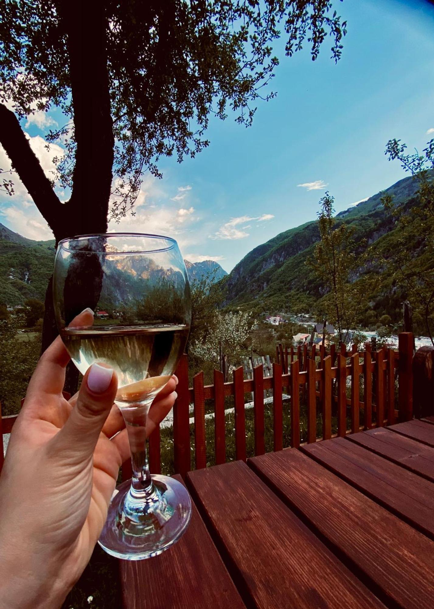 Bujtina Pllumi Theth Bed & Breakfast ภายนอก รูปภาพ